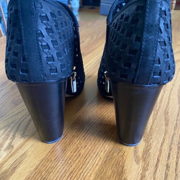 Vince Camuto Korlettan Booties - Picture 11 of 15